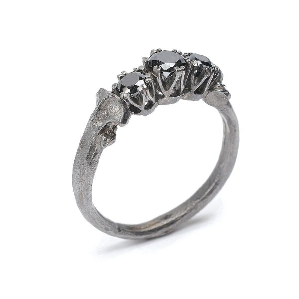 Julia Deville - Nanna's Engagement Ring Black Diamonds (size M)