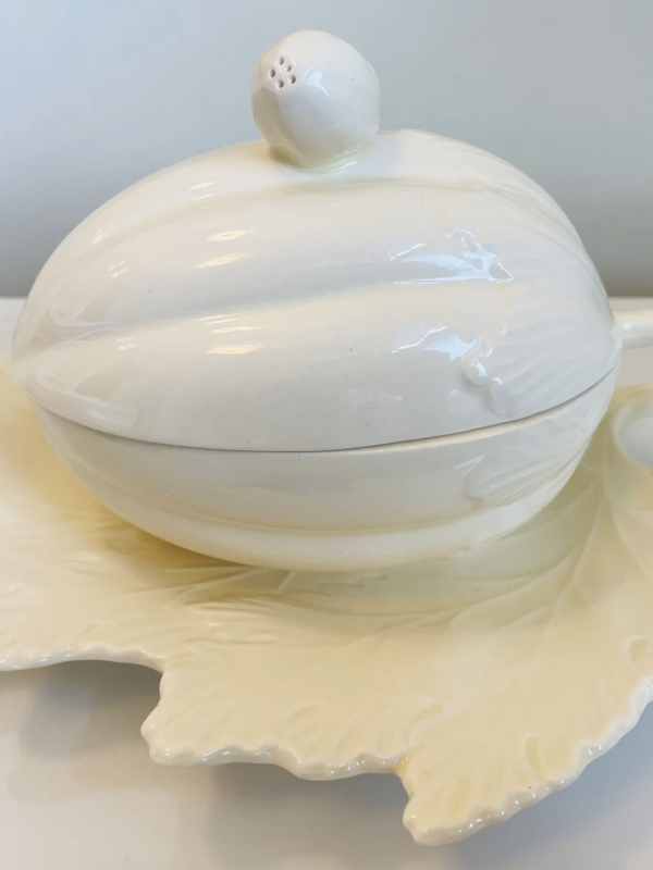 Wedgewood 'Melon' trinket box