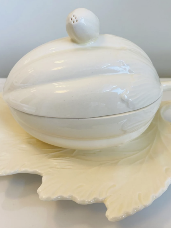 Wedgewood 'Melon' trinket box